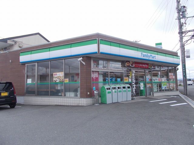 近くのコンビニまで950m（徒歩12分）