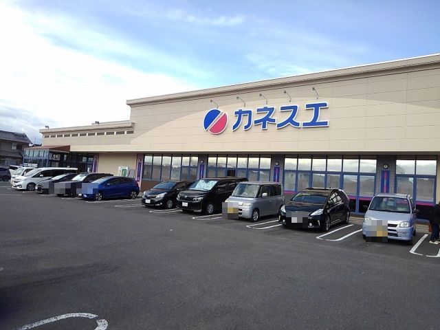 近くのカネスエ竹鼻店まで750m（徒歩10分）