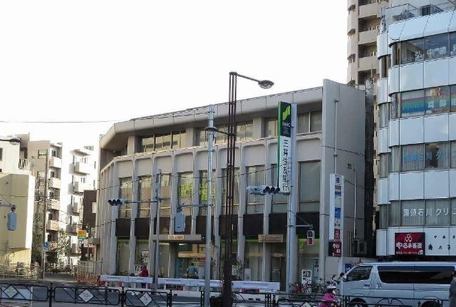 近くの三井住友銀行まで400m（徒歩5分）