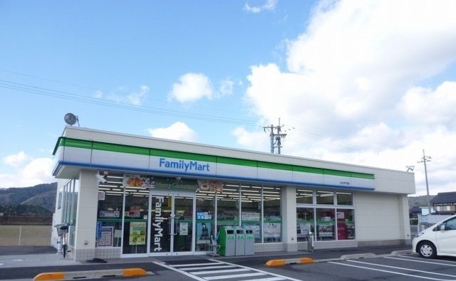 近くのコンビニまで850m（徒歩11分）