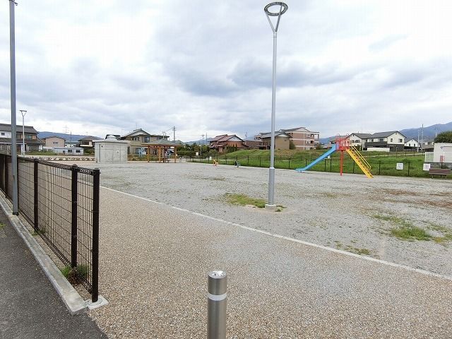 近くの昼飯東公園まで120m（徒歩2分）