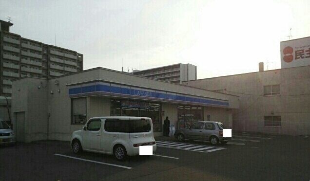 近くのローソン 旭川１条４丁目店まで180m（徒歩3分）