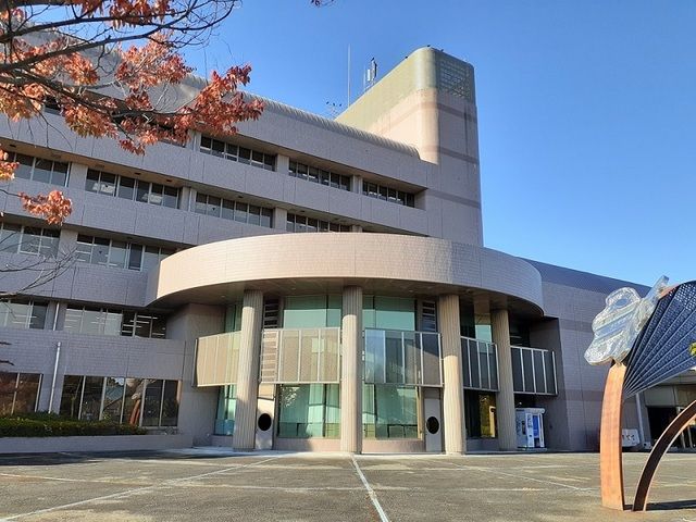 近くの那珂市役所まで210m（徒歩3分）