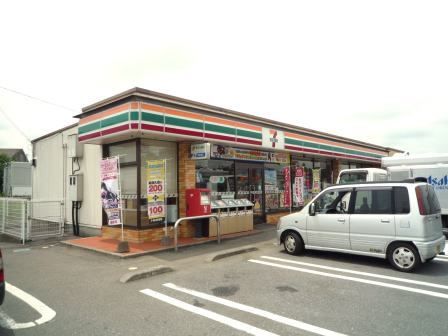 近くのセブンイレブンまで180m（徒歩3分）