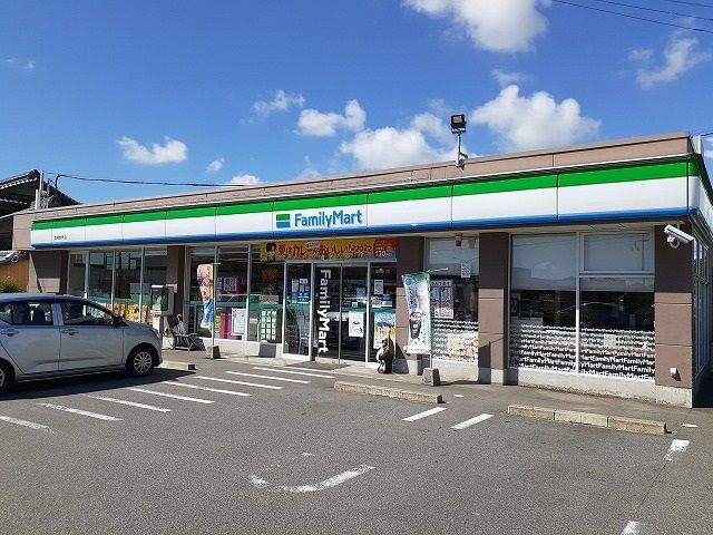 近くのコンビニまで525m（徒歩7分）