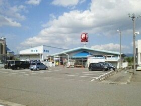 近くのコメリ越路店まで3,800m（徒歩48分）