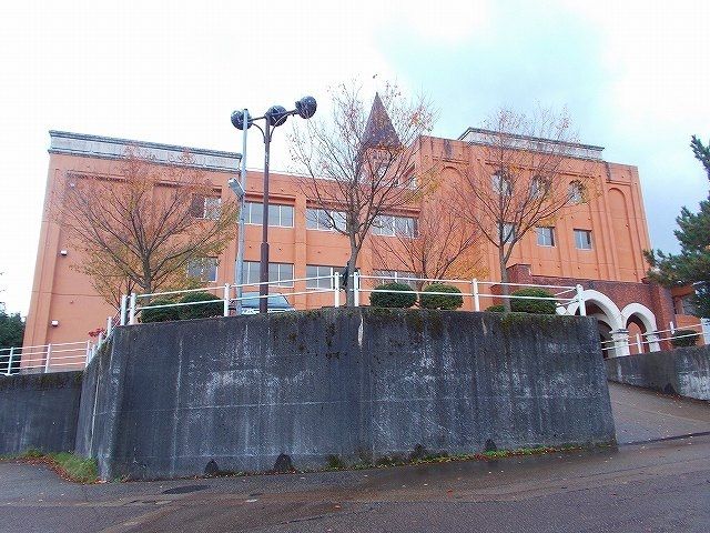 近くの中学校まで1,000m（徒歩13分）