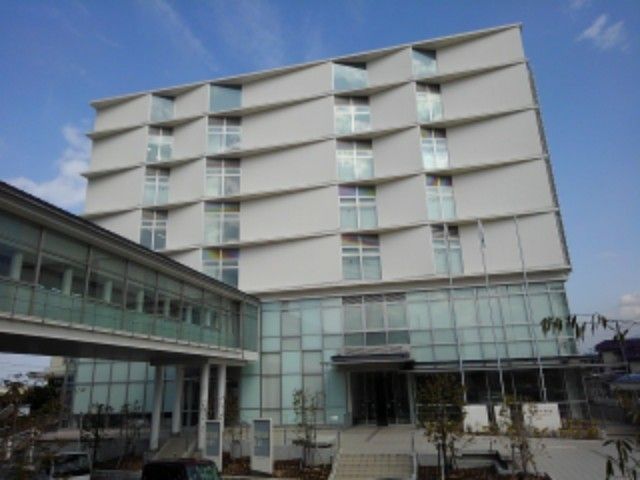 近くの役所まで450m（徒歩6分）