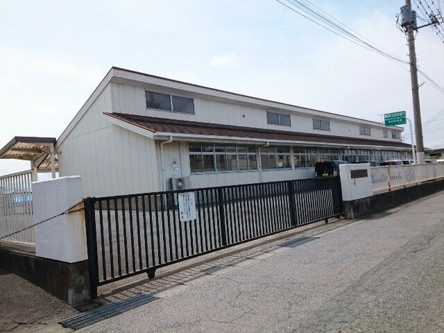 近くの町立玉村幼稚園まで900m(徒歩12分)