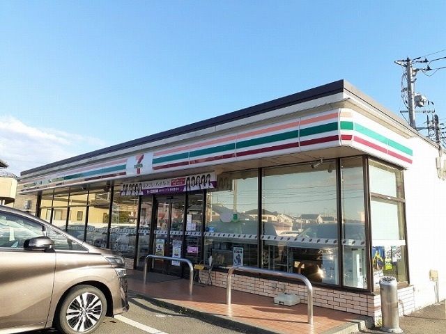 近くのセブンイレブン潮来本町店まで1,000m（徒歩13分）