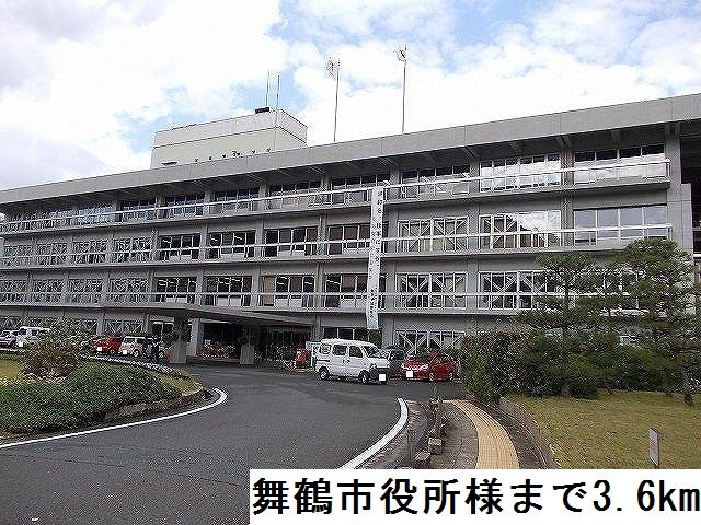 近くの舞鶴市役所まで3,600m（徒歩45分）