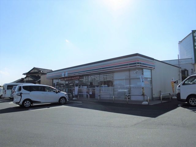 近くのセブンイレブンまで750m（徒歩10分）