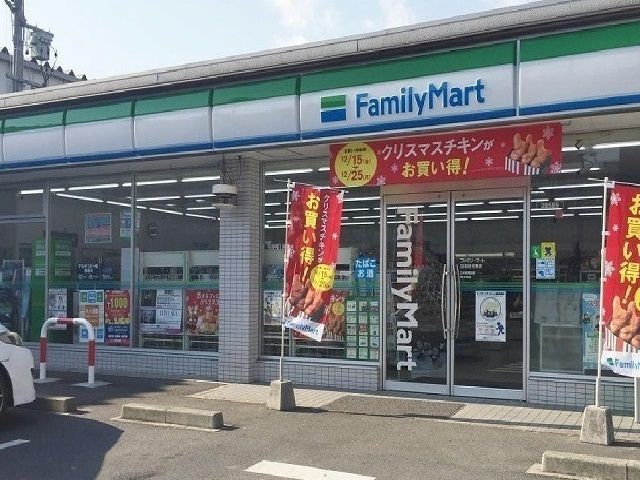 近くのコンビニまで300m（徒歩4分）