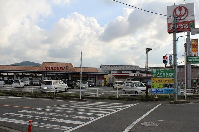 近くのスーパーまで1,400m（徒歩18分）