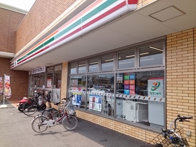 近くのコンビニまで800m（徒歩10分）