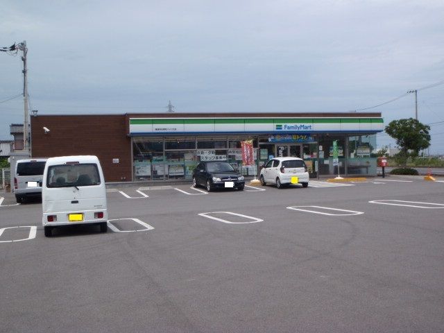 近くのコンビニまで450m（徒歩6分）