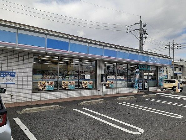 近くのローソン岡山泉田店まで450m（徒歩6分）