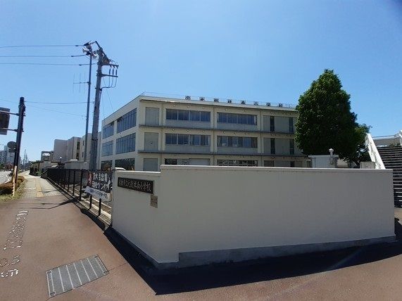 近くの前橋市立元総社南小学校まで1,100m（徒歩14分）