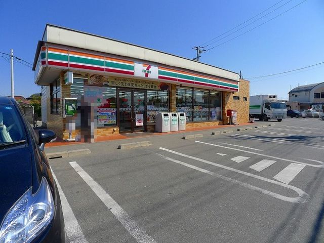 近くのセブンイレブン由良店まで490m（徒歩7分）