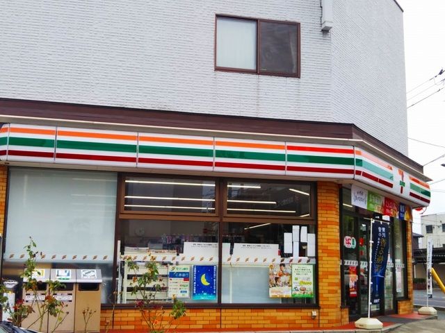 近くのコンビニまで170m（徒歩3分）