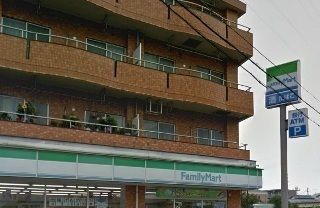 近くのファミリーマート三島幸原店まで400m（徒歩5分）