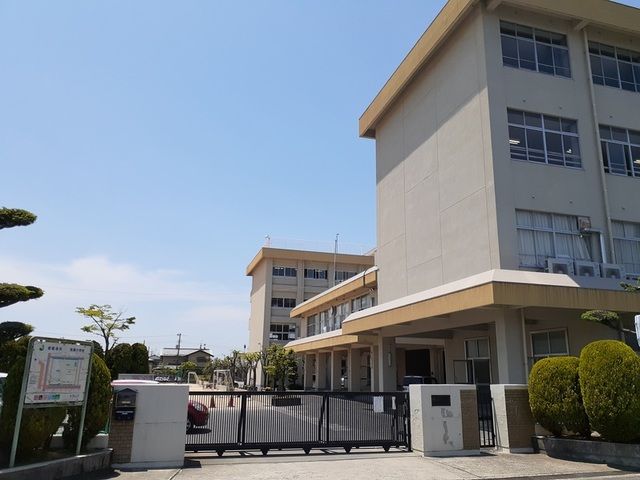 近くの岡山市立南輝小学校まで130m(徒歩2分)