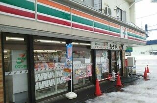 近くのセブンイレブン北38条店まで60m(徒歩1分)