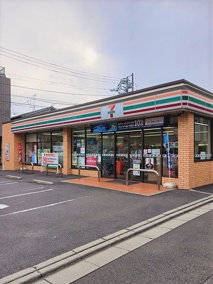 近くのセブンイレブン豊島高松１丁目店まで299m（徒歩4分）