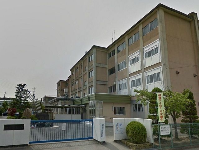 近くの浜松市立有玉小学校まで750m（徒歩10分）