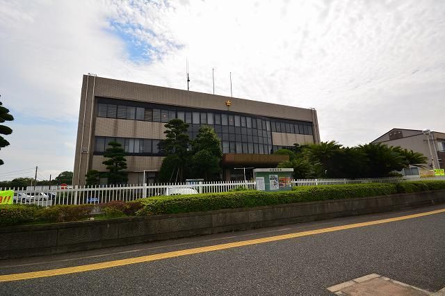 近くの朝倉警察署まで700m(徒歩9分)