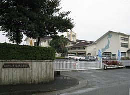 近くの東海東小学校まで920m（徒歩12分）