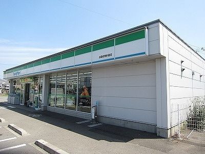 近くのファミリーマート北島東中道店様まで300m（徒歩4分）