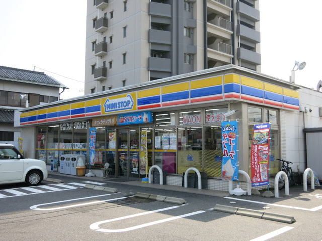 近くのミニストップ 岡崎大門店まで650m(徒歩9分)