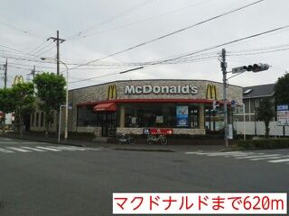 近くのマクドナルドまで620m（徒歩8分）