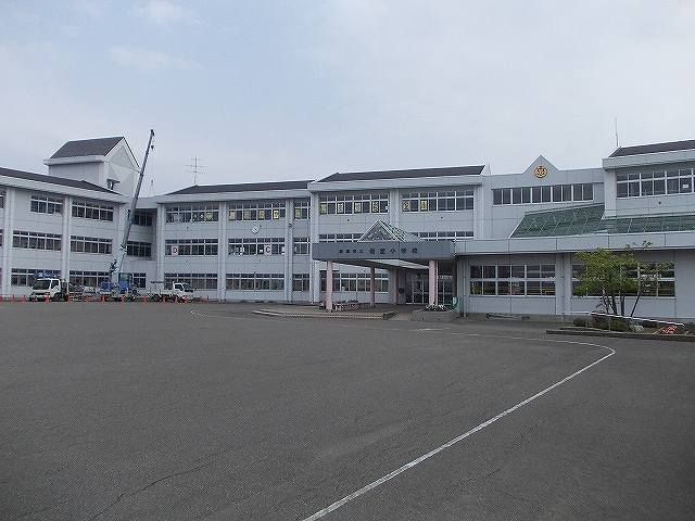 近くの岩室小学校まで1,700m(徒歩22分)