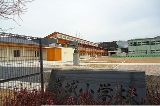近くの東城小学校まで650m（徒歩9分）