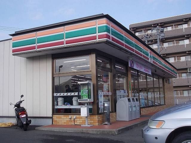 近くのコンビニまで500m（徒歩7分）