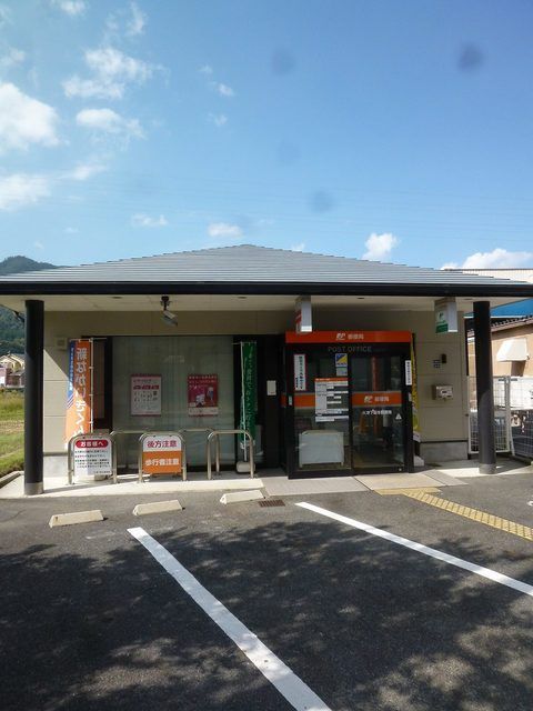 近くの坂本郵便局まで400m（徒歩5分）