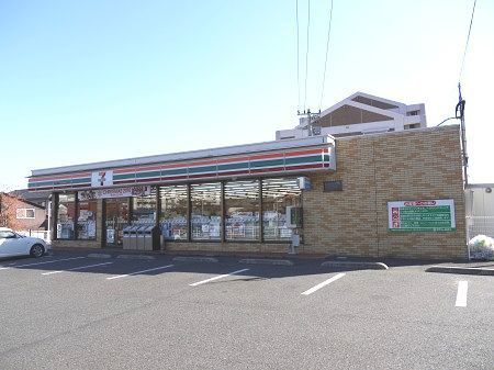 近くのセブンイレブンまで800m（徒歩10分）