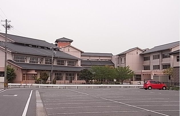 近くの翼小学校まで650m(徒歩9分)