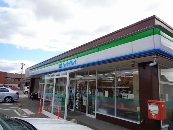 近くのファミリーマートまで400m(徒歩5分)