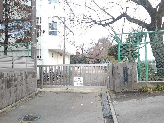 近くの小学校まで15m（徒歩1分）