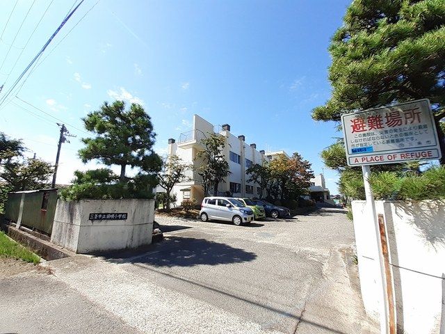近くの須頃小学校まで1,102m(徒歩14分)