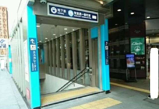 近くの地下鉄東西線青葉通一番町駅まで900m（徒歩12分）