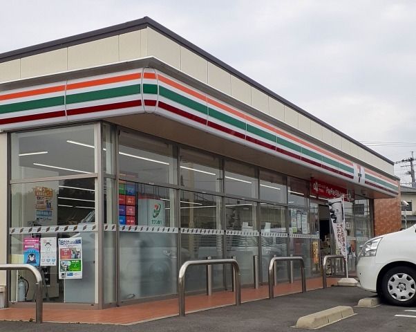 近くのセブンイレブン新須屋駅前店まで500m（徒歩7分）