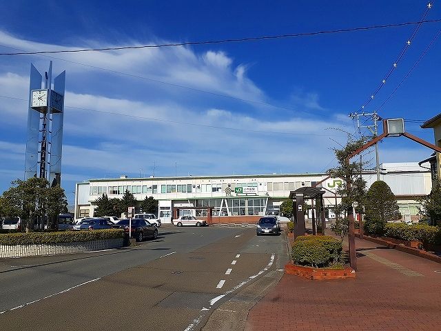 近くの小牛田駅まで1,400m（徒歩18分）