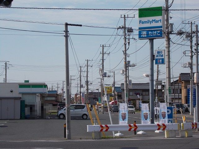 近くのファミリーマート市原姉崎店まで700m(徒歩9分)