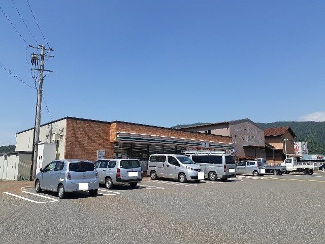 近くのコンビニまで500m（徒歩7分）