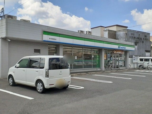 近くのファミリーマート様まで118m（徒歩2分）
