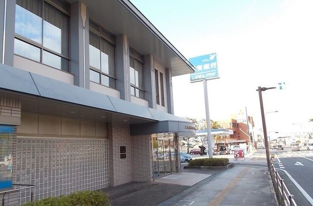 近くの滋賀銀行八日市東店様まで550m（徒歩7分）